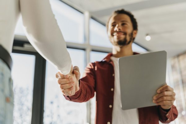Como começar a empreender com pouco dinheiro: 6 dicas para dar o primeiro passo