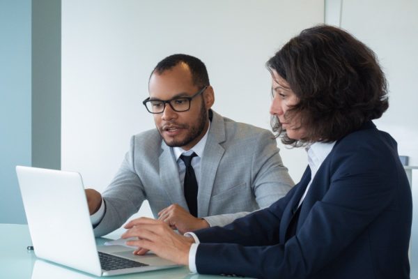 Empresas com nomes parecidos: entenda os riscos e saiba o que fazer