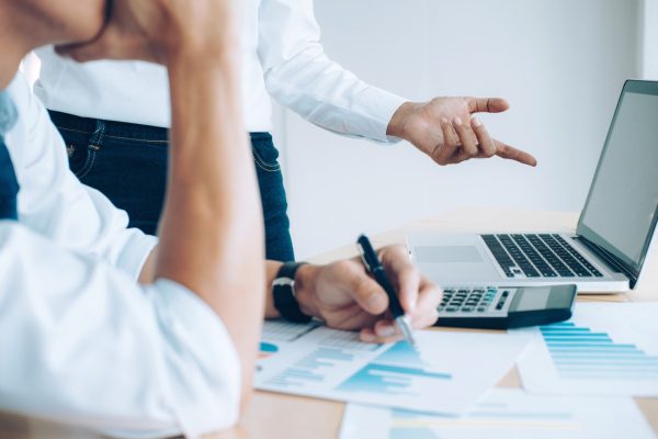 Como consultar impostos atrasados de uma empresa? Veja os passos