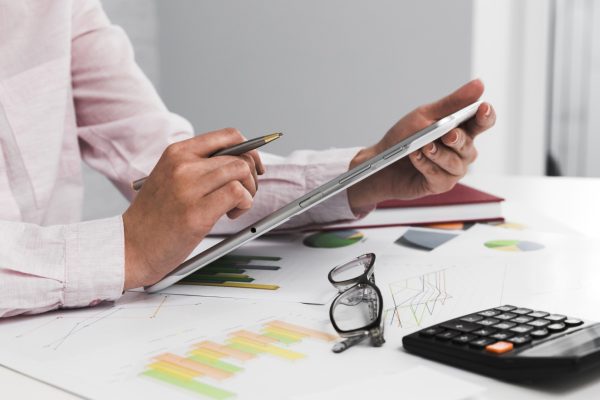 Como funciona o pró-labore? Entenda cálculo, impostos e regras para remunerar os sócios